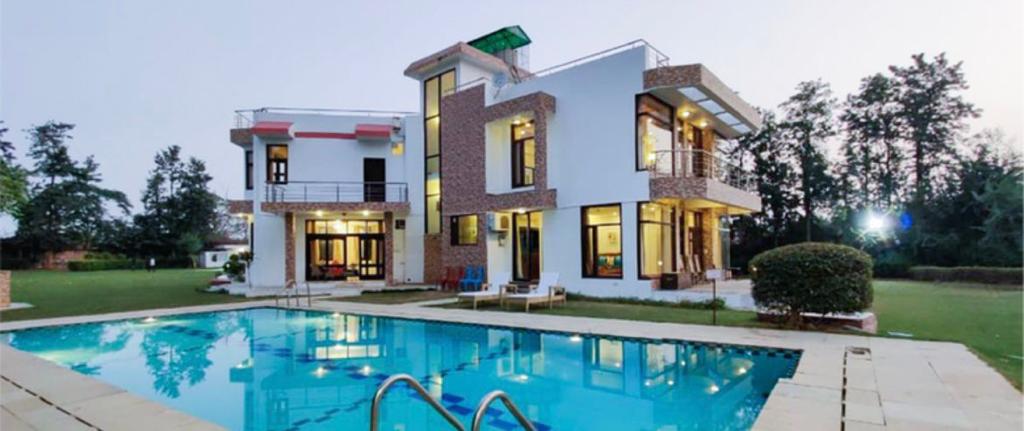 Top Private Pool Farmhouses for New Year 2026 in Delhi NCR