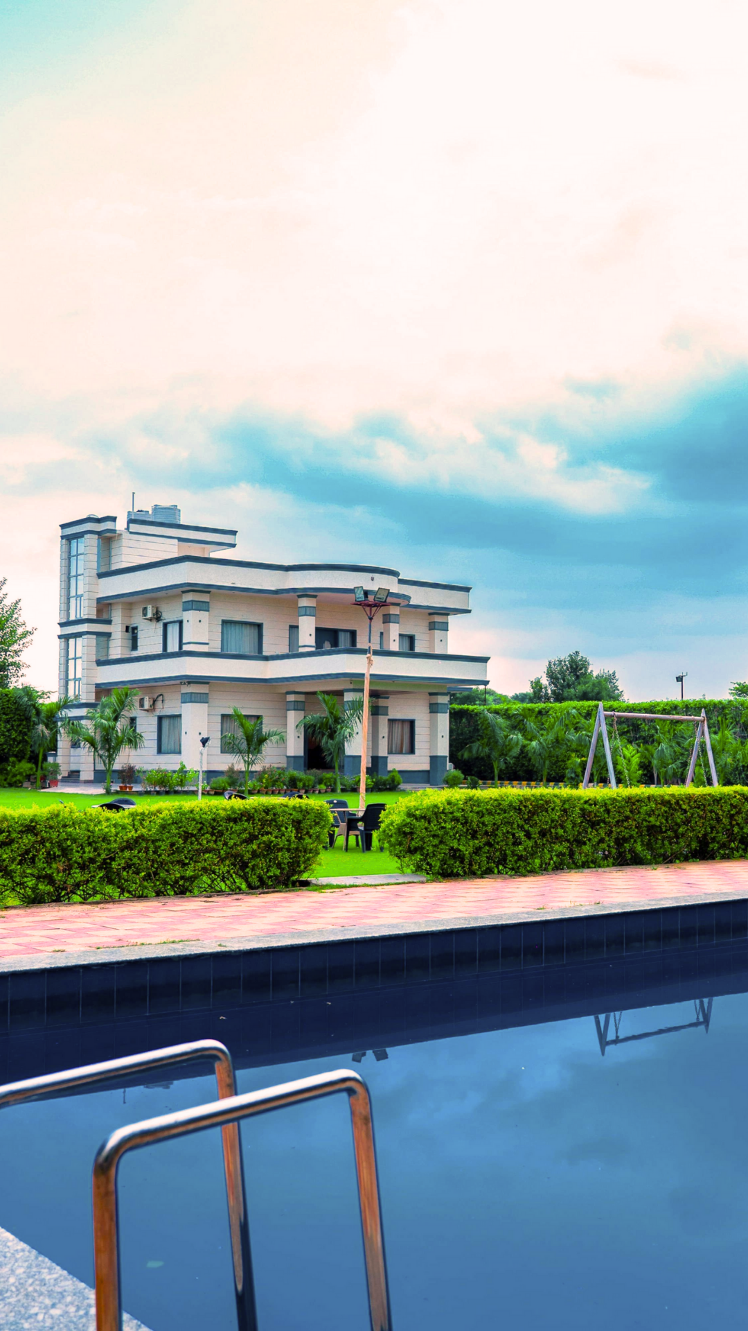 Top Farmhouses in Chhattarpur for Parties & Events